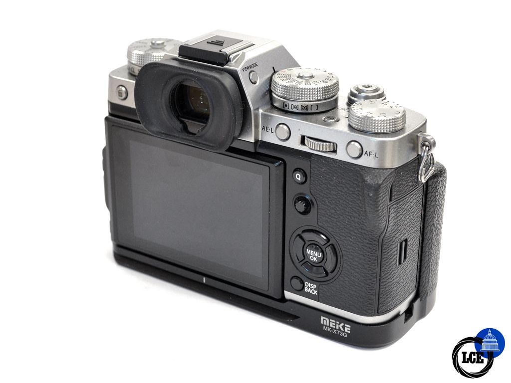 FujiFilm X-T3 Body Only Silver + Meike Hand Grip