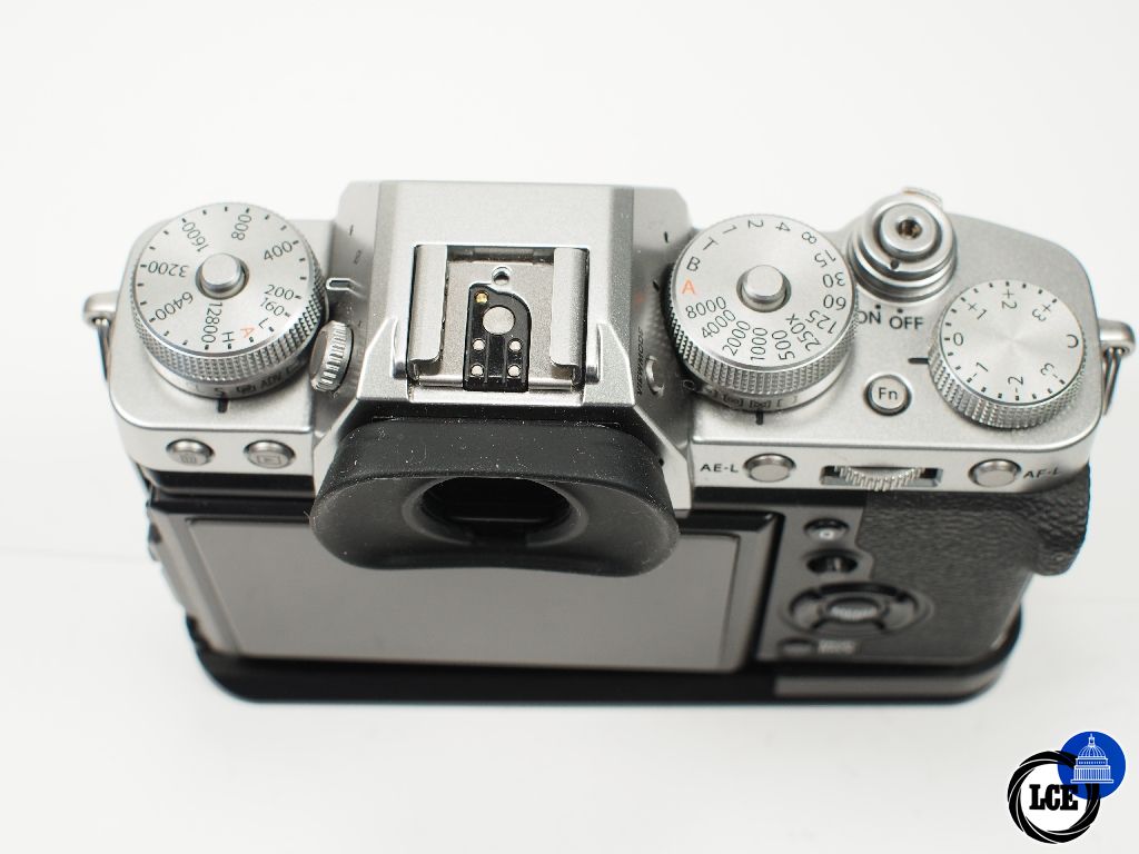 FujiFilm X-T3 with JJC base plate