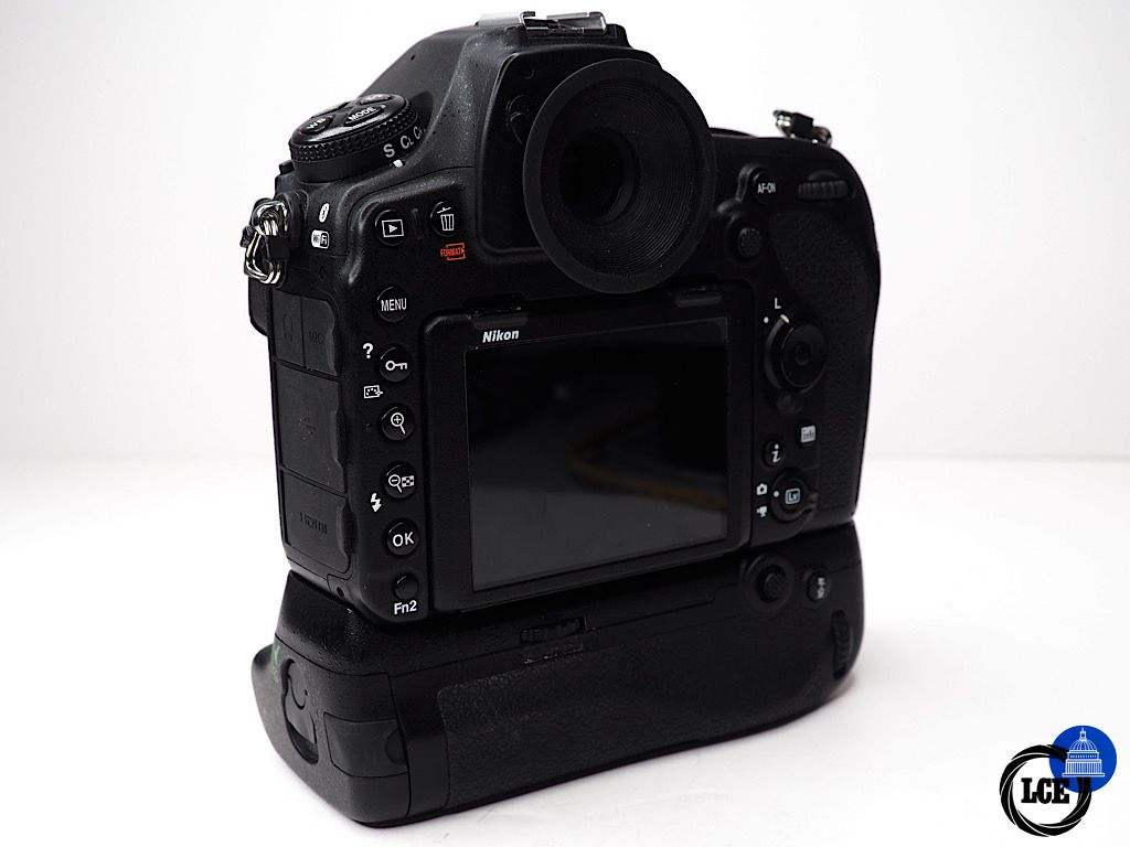 Nikon D850 + MB-D18 Body