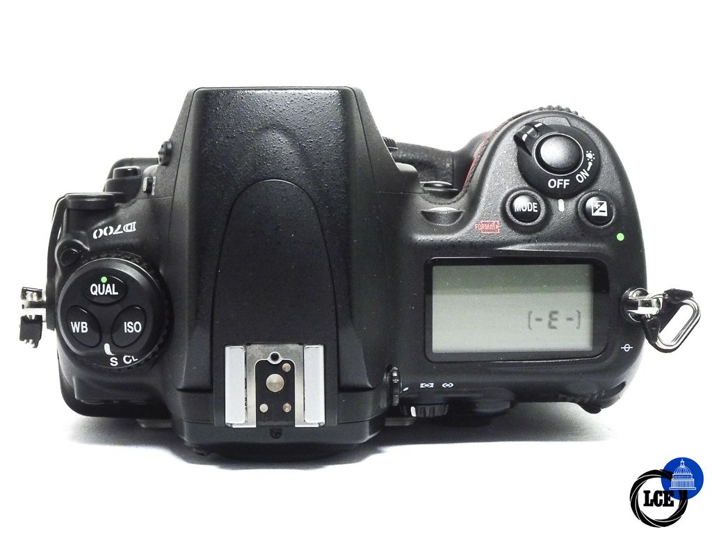 Nikon D700 + MB-D10 grip