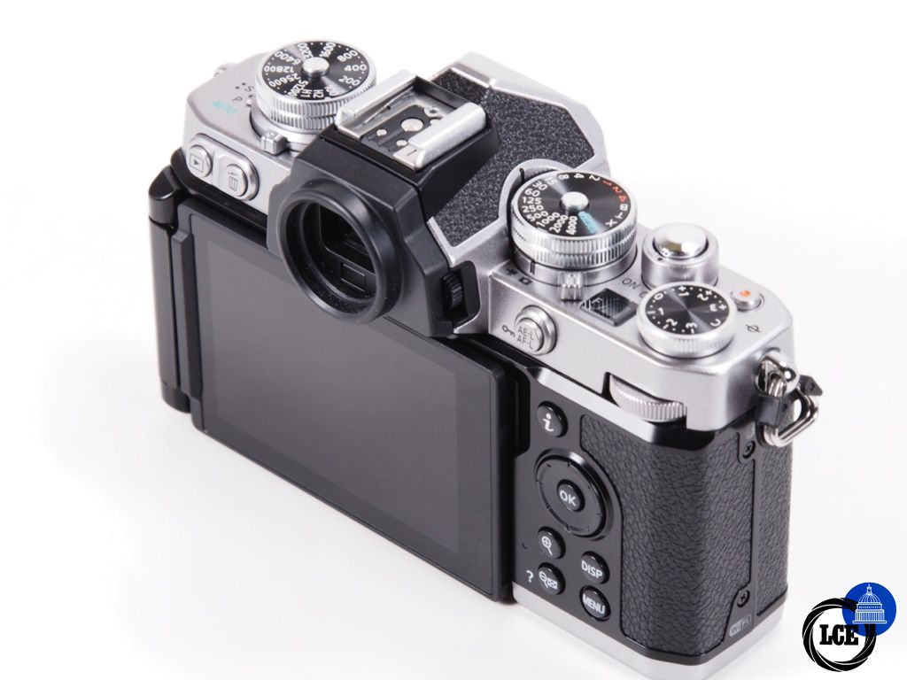 Nikon Zfc Body, Less than 150 actuations