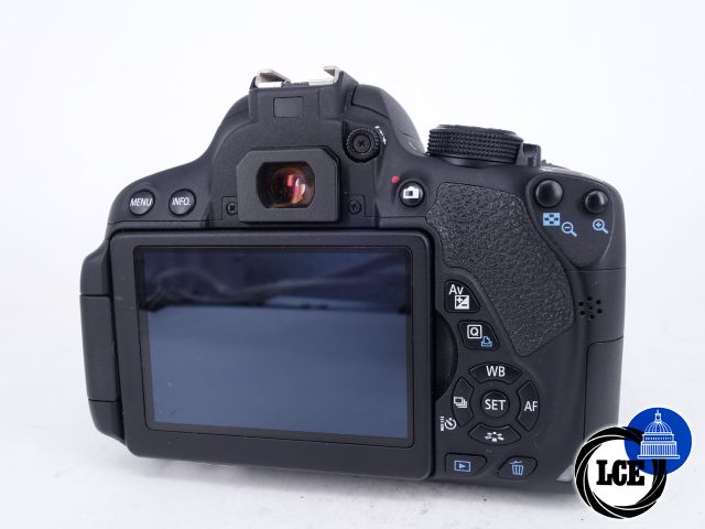 Canon EOS 700D + 18-55mm IS STM