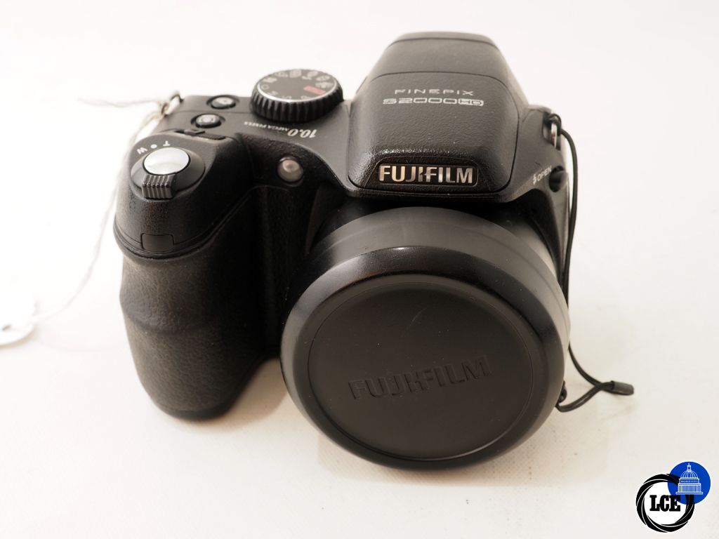 FujiFilm FinePix S2000 HD 