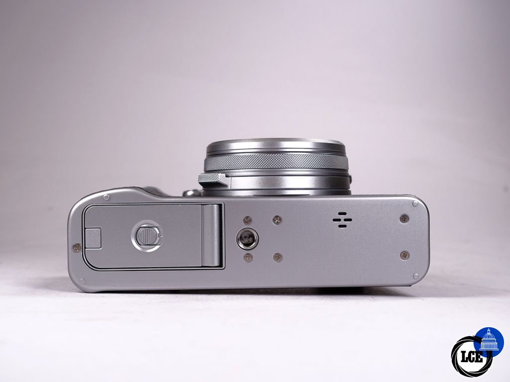 FujiFilm X100V Silver