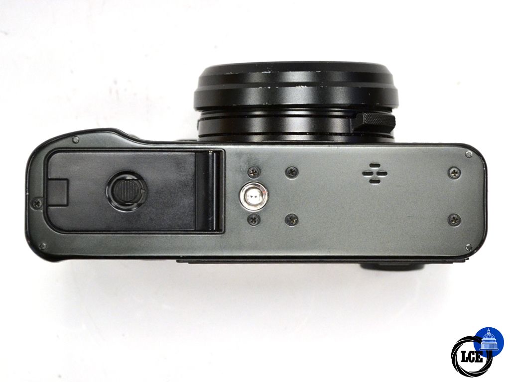 FujiFilm X100v BLACK