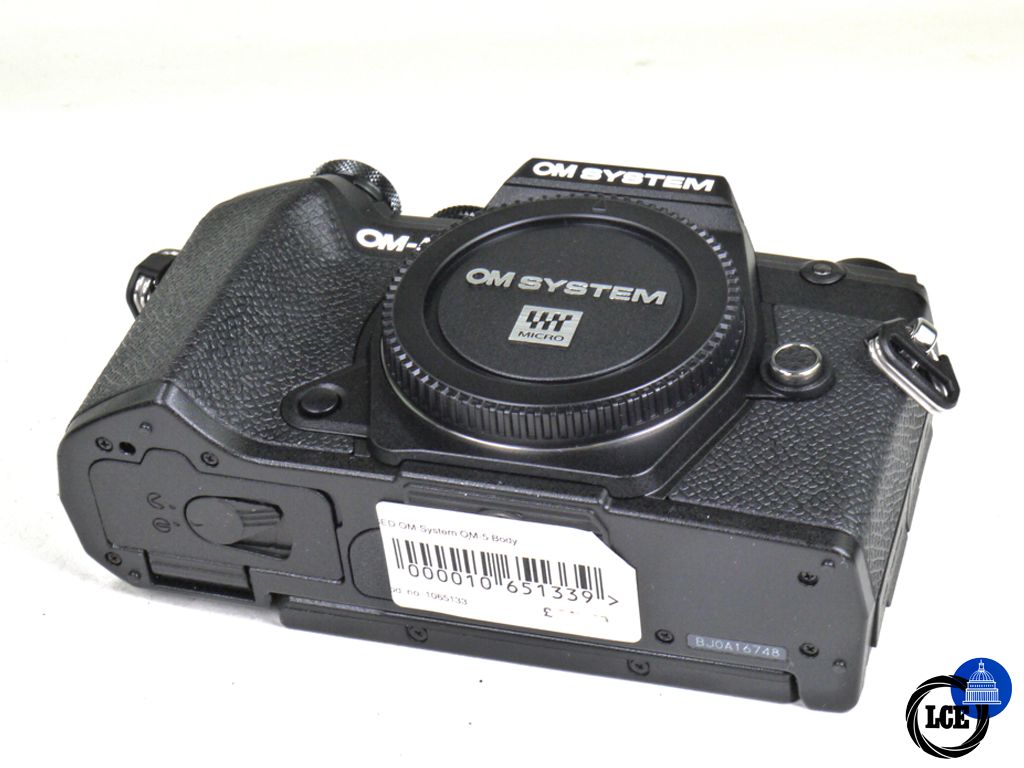 OM SYSTEM OM-5 Body - *550 Shutter Actuations*