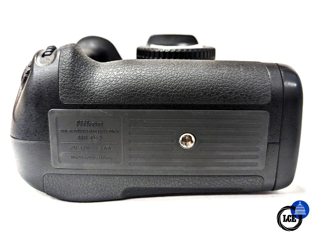 Nikon D800 Body + MB-D12 Grip - Shutter Count 89k