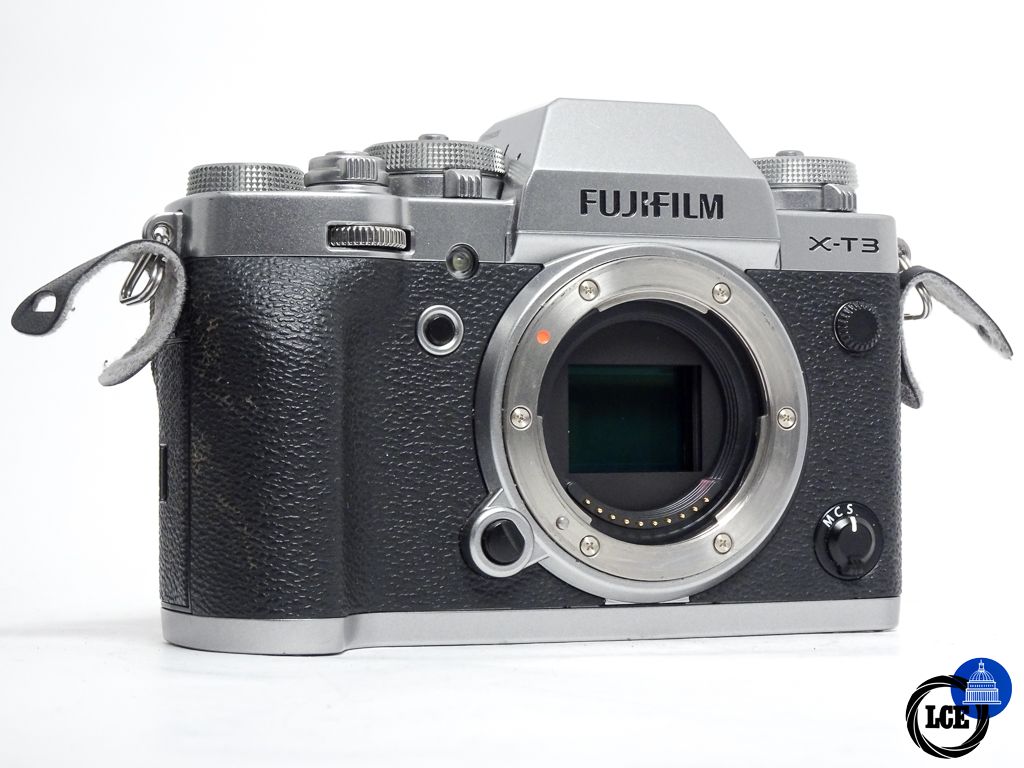 FujiFilm X-T3 Silver + Flash