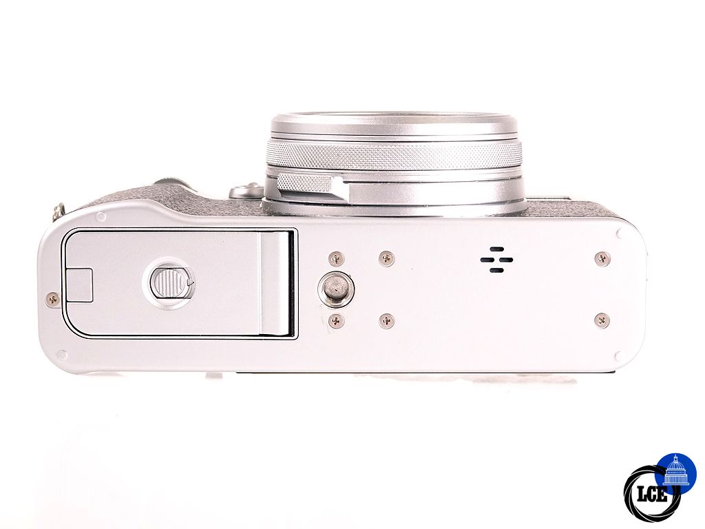 FujiFilm X100V Silver