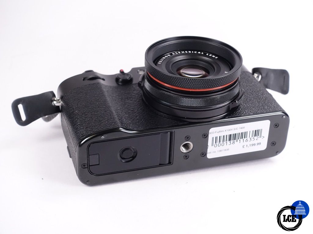 FujiFilm X100V Black 7.4k acc