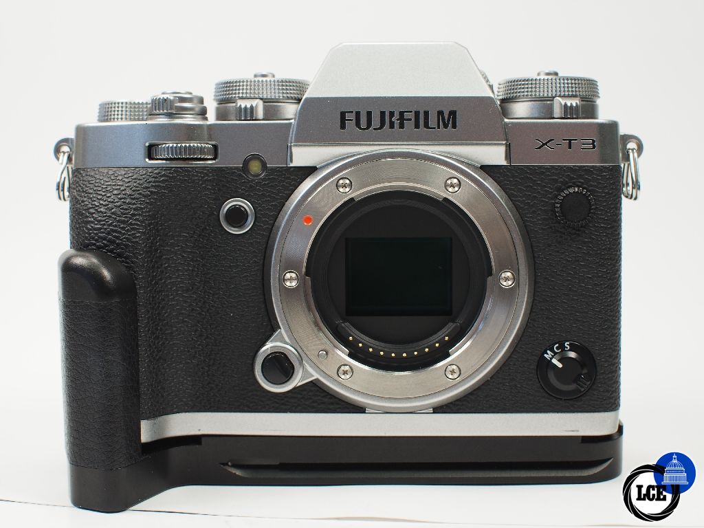 FujiFilm X-T3 with JJC base plate