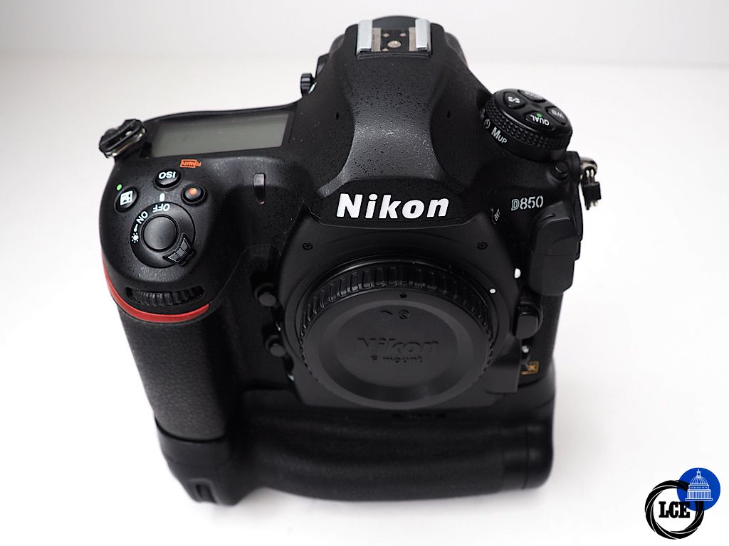 Nikon D850 + MB-D18 Body