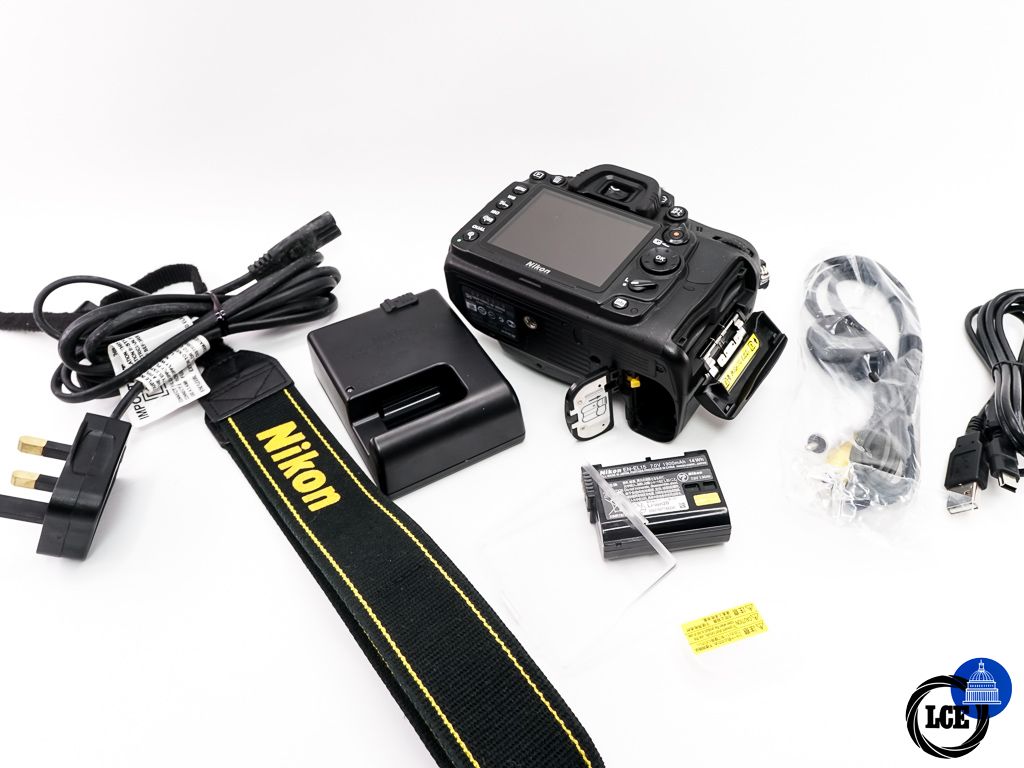 Nikon D7000 Body * BOXED *