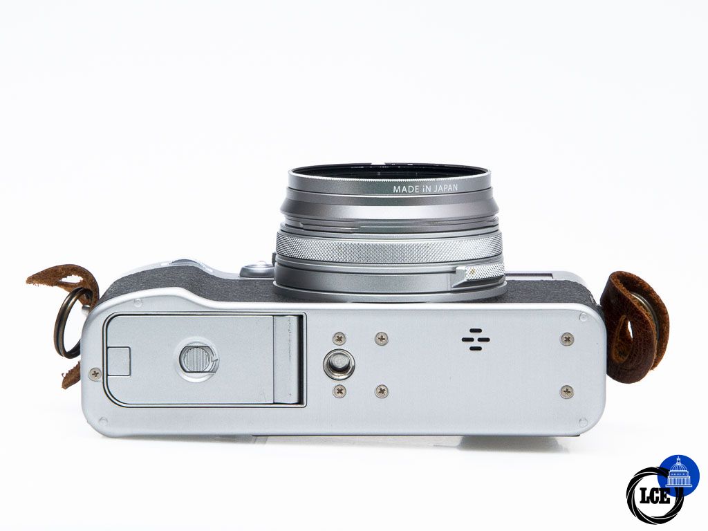 FujiFilm X100V + Leather Halfcase
